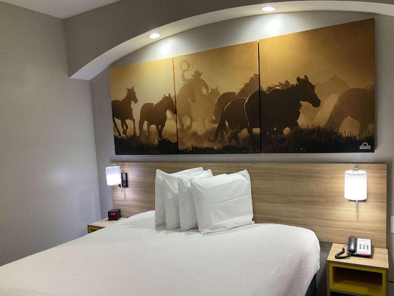 Days Inn by Wyndham Humble IAH APT image
