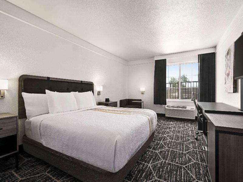 La Quinta Inn and Suites Hesperia-Victorville image