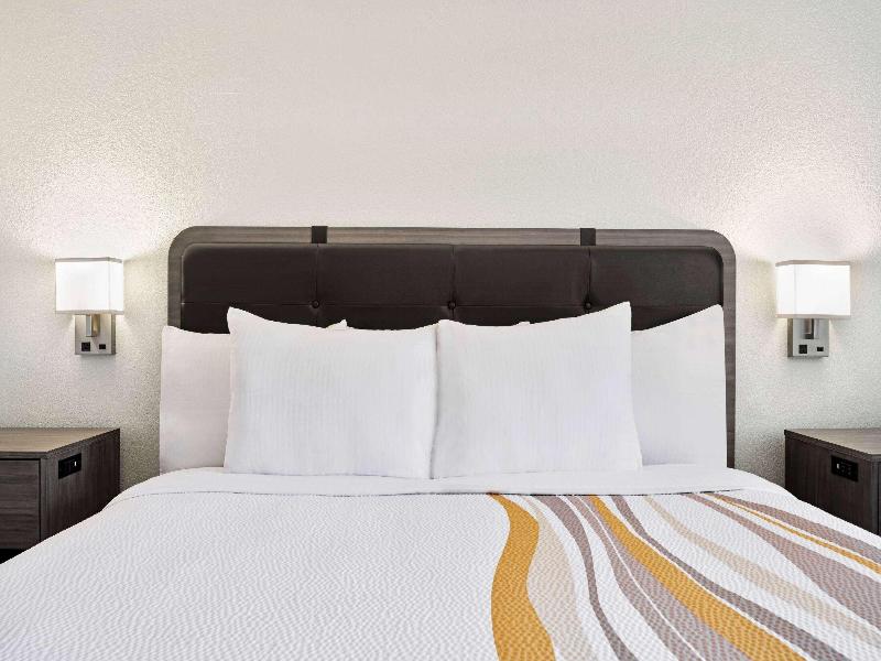 La Quinta Inn and Suites Hesperia-Victorville image