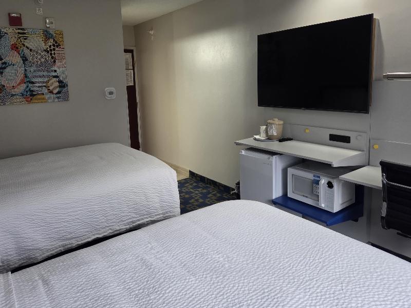 Microtel Inn & Suites By Wyndham Hagerstown image