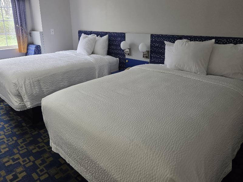 Microtel Inn & Suites By Wyndham Hagerstown image