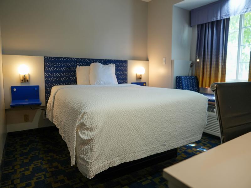 Microtel Inn & Suites By Wyndham Hagerstown image