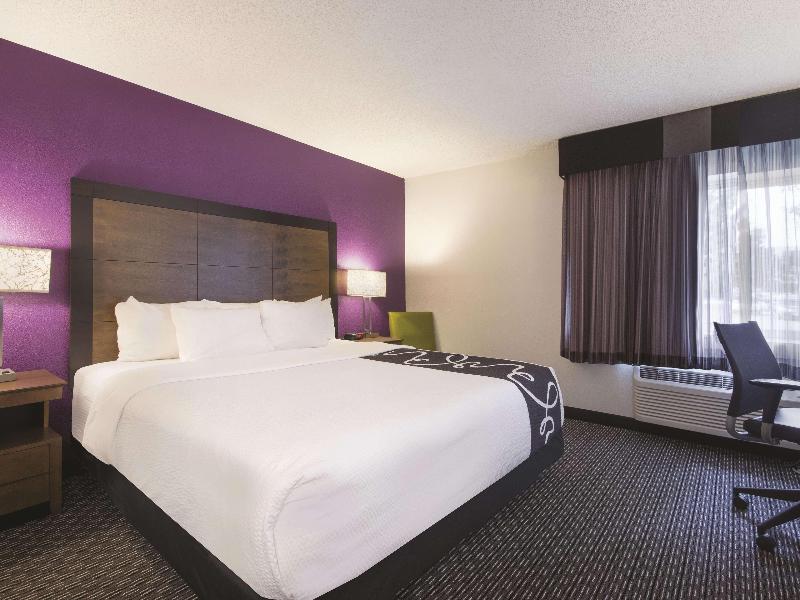 La Quinta Inn Hartford Bradley Airport image