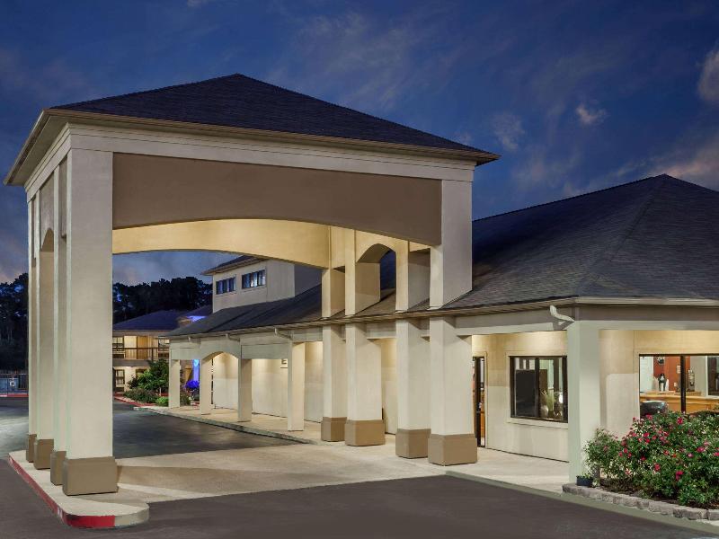 Days Inn & Suites by Wyndham Huntsville image