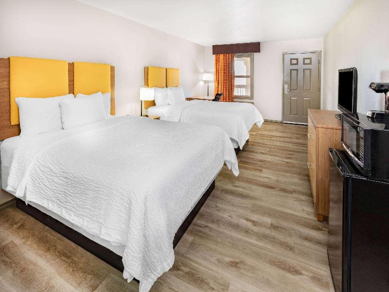 Days Inn & Suites by Wyndham Huntsville image