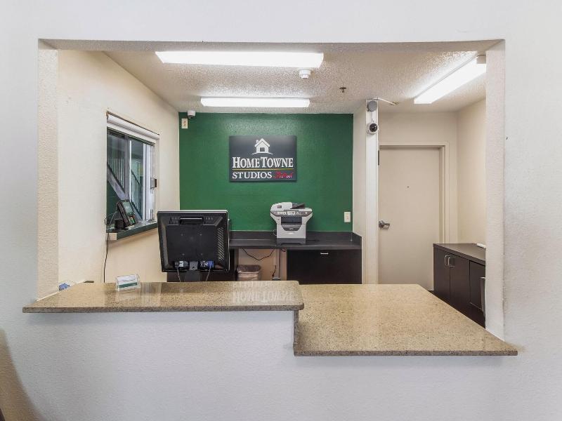 HomeTowne Studios by Red Roof Houston-NW