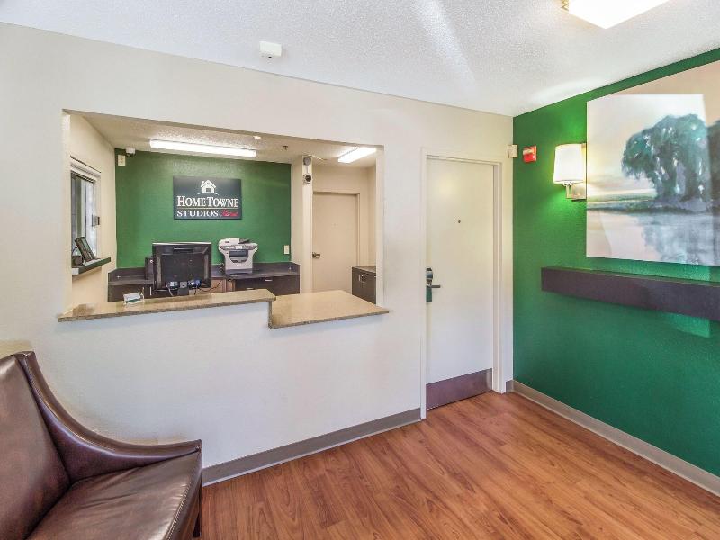 HomeTowne Studios by Red Roof Houston-NW