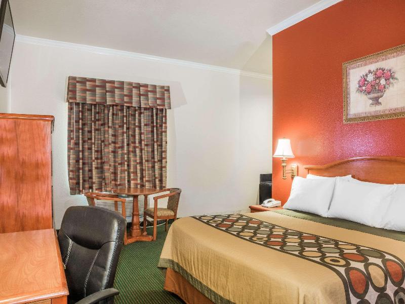 Super 8 by Wyndham Brookshire TX image