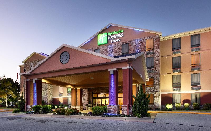 Holiday Inn Express & Suites Harrison image