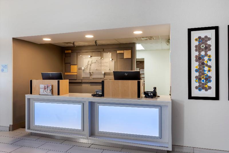Holiday Inn Express & Suites Harrison image