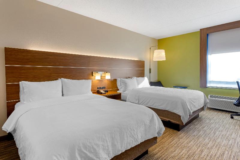 Holiday Inn Express & Suites Harrison image