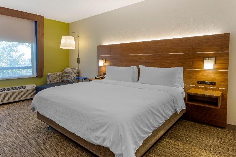 Holiday Inn Express & Suites Harrison image