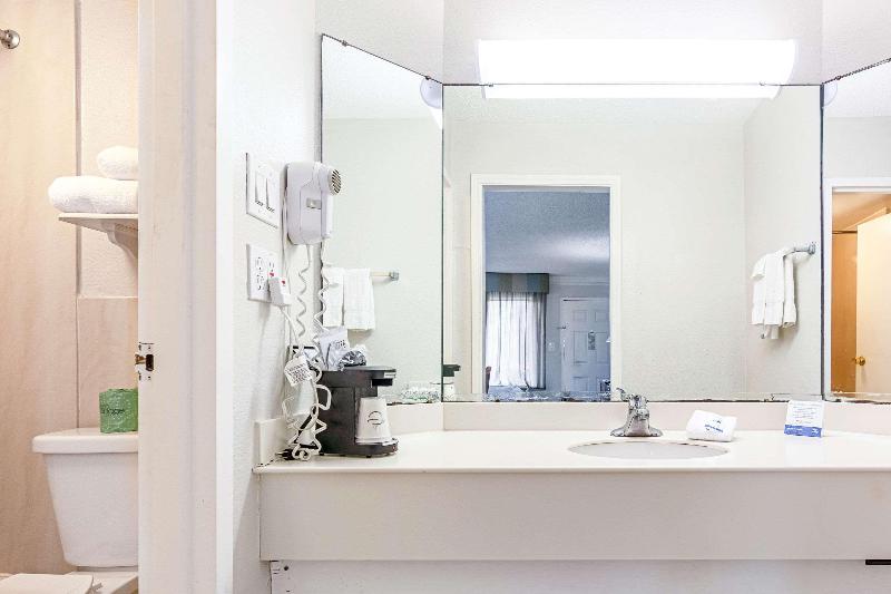 Rodeway Inn image