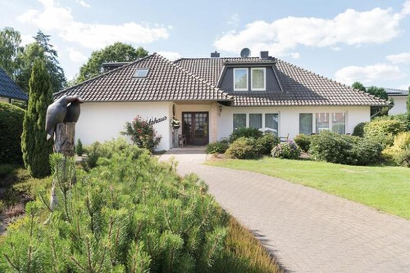 Röhrs image