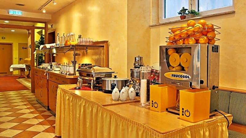 Business Hotel Biberach image