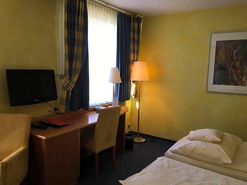 Business Hotel Biberach image