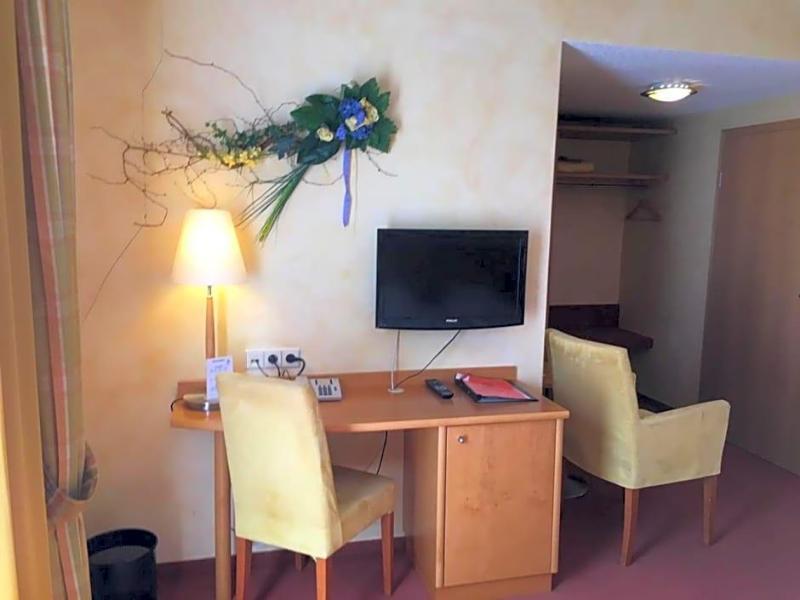 Business Hotel Biberach image
