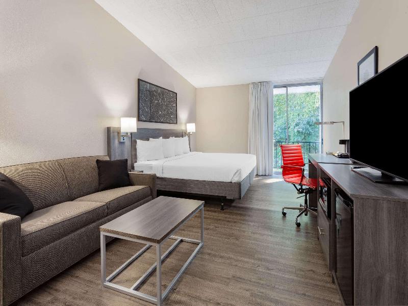 Ramada by Wyndham Hartford North / Bradley Airport image