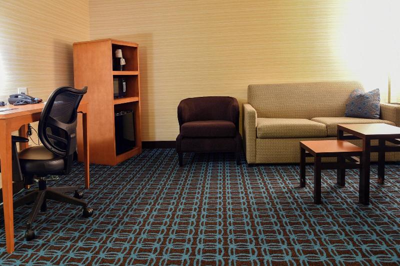 Fairfield Inn & Suites Hartford Airport image