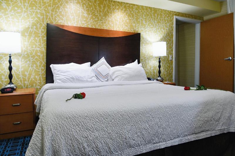 Fairfield Inn & Suites Hartford Airport image
