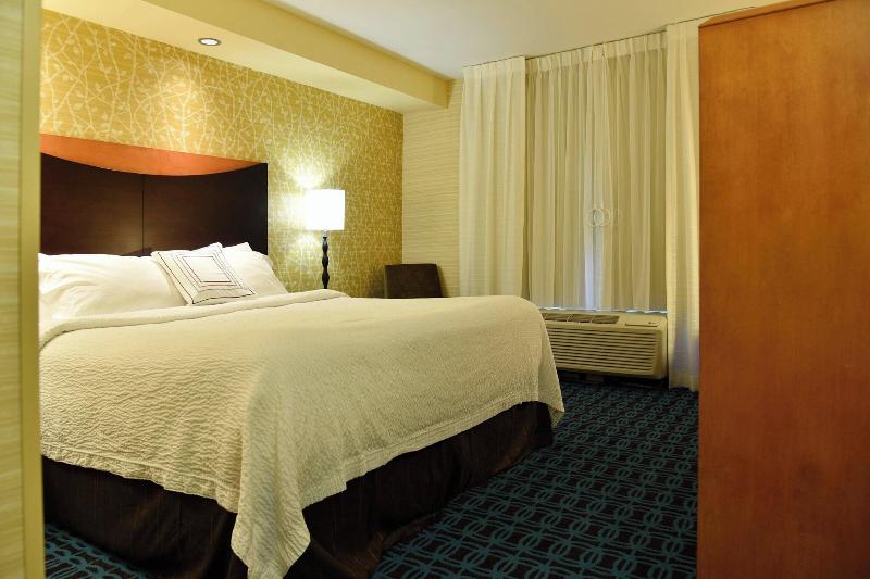 Fairfield Inn & Suites Hartford Airport image