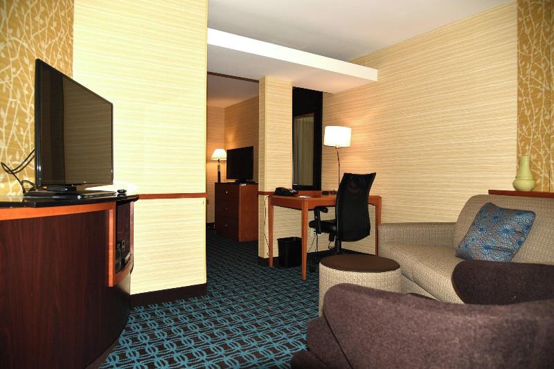 Fairfield Inn & Suites Hartford Airport image