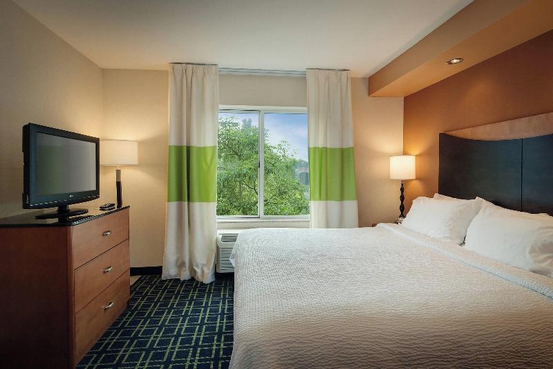 Fairfield Inn & Suites Hartford Airport image