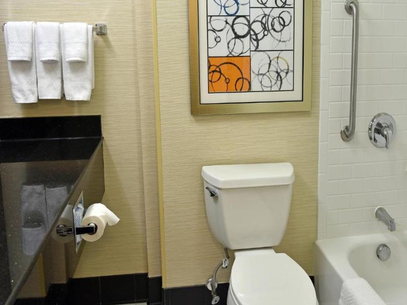 Fairfield Inn & Suites Hartford Airport image