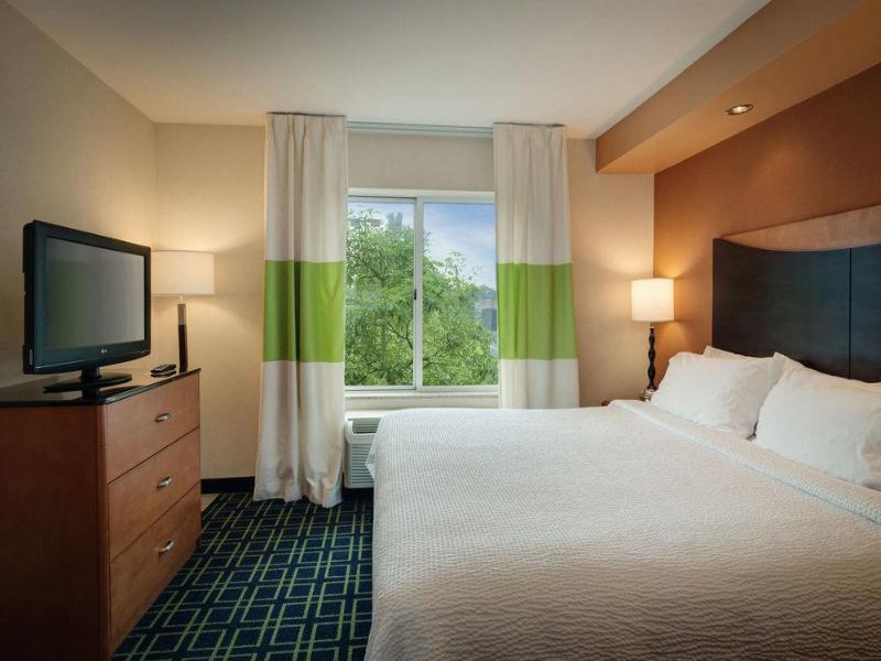 Fairfield Inn & Suites Hartford Airport image