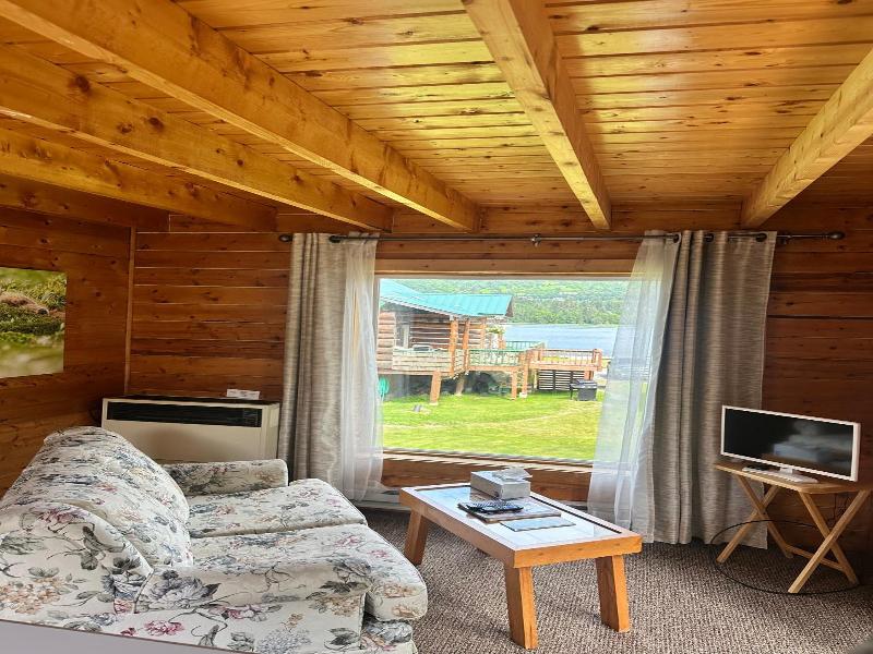 Floatplane Lodge