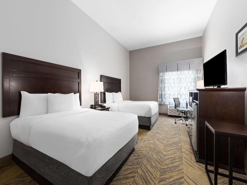 La Quinta Inn & Suites Brookshire image