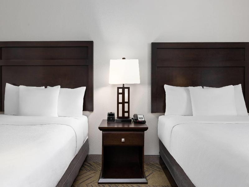 La Quinta Inn & Suites Brookshire image