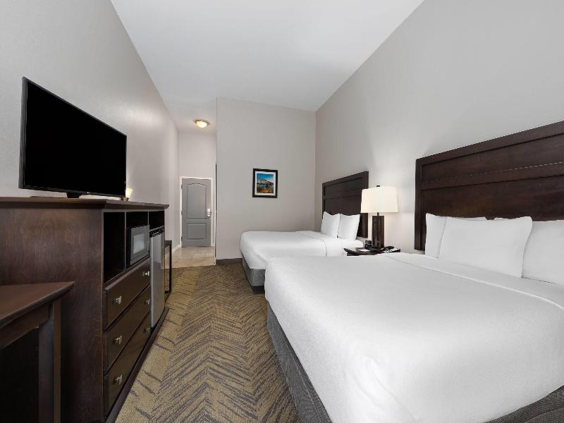 La Quinta Inn & Suites Brookshire image