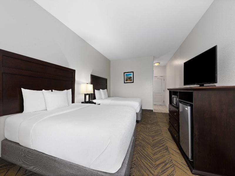 La Quinta Inn & Suites Brookshire image