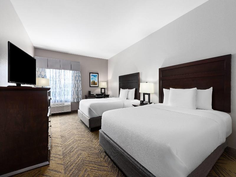 La Quinta Inn & Suites Brookshire image