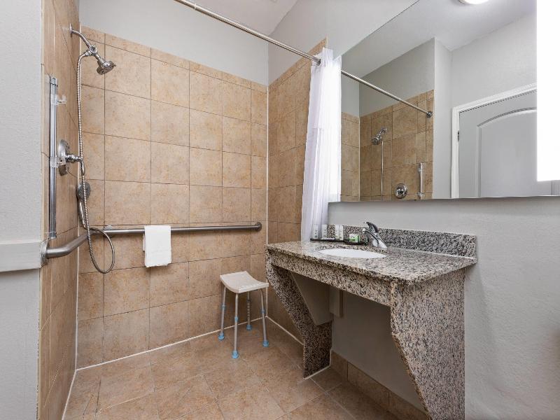 La Quinta Inn & Suites Brookshire image