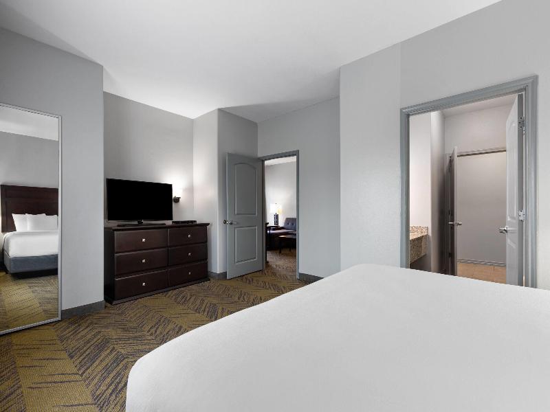 La Quinta Inn & Suites Brookshire image