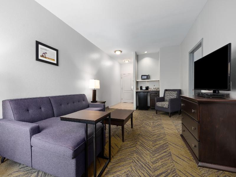 La Quinta Inn & Suites Brookshire image