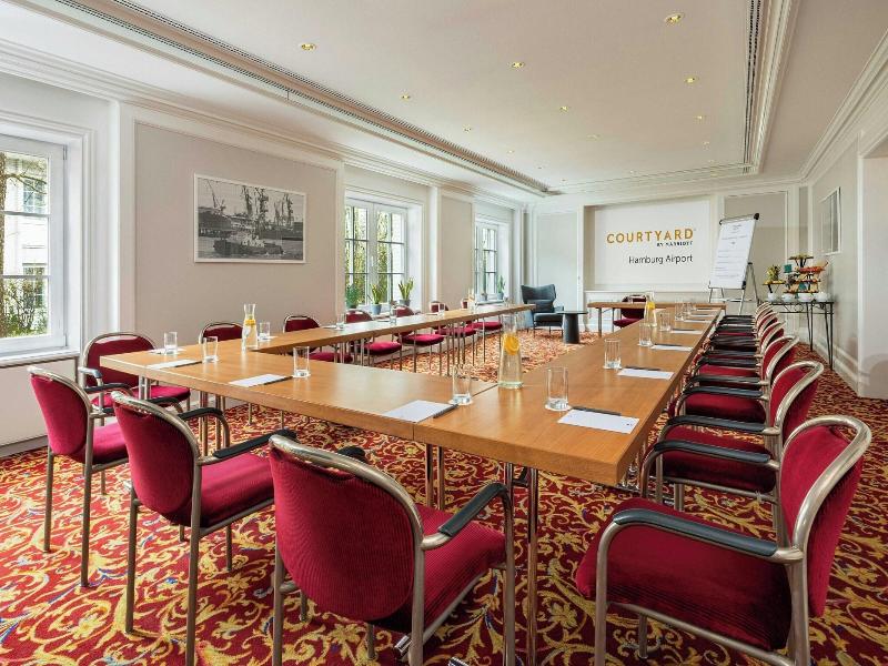 Courtyard Hamburg Airport Hotel image