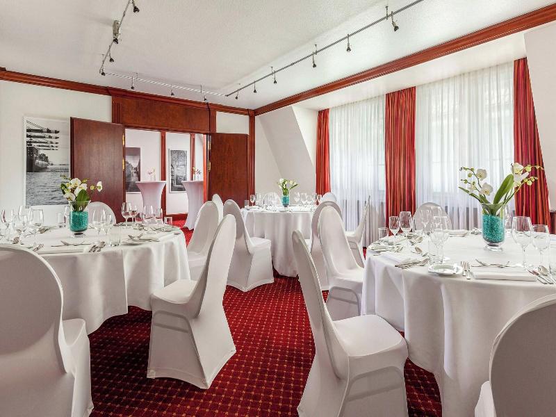 Courtyard Hamburg Airport Hotel image