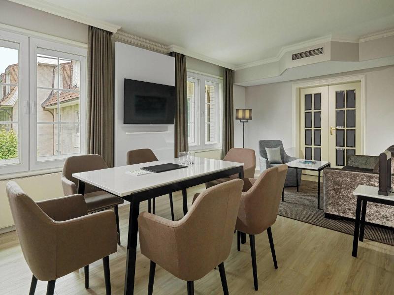 Courtyard Hamburg Airport Hotel image
