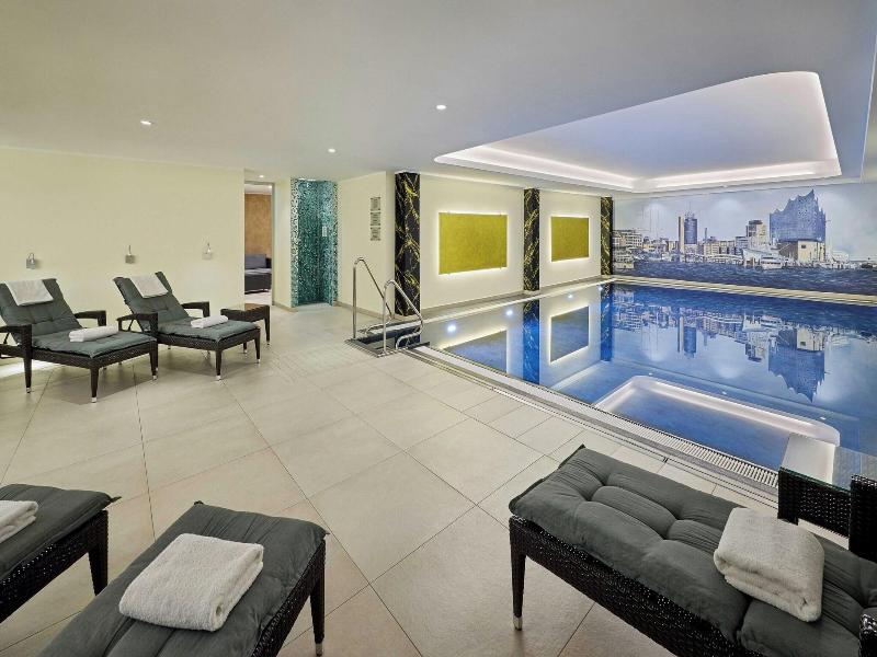 Courtyard Hamburg Airport Hotel image