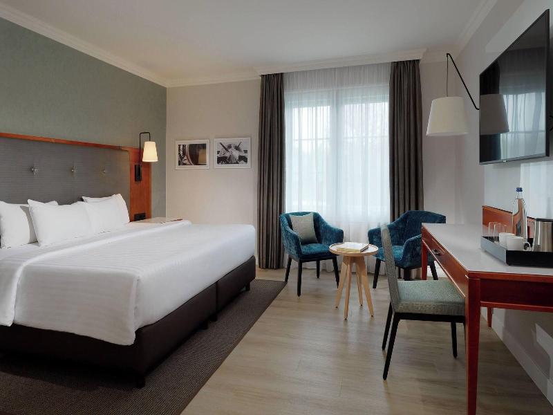 Courtyard Hamburg Airport Hotel image
