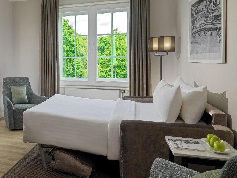 Courtyard Hamburg Airport Hotel image
