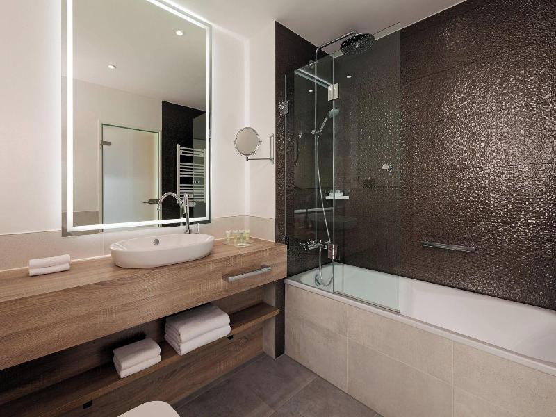 Courtyard Hamburg Airport Hotel image