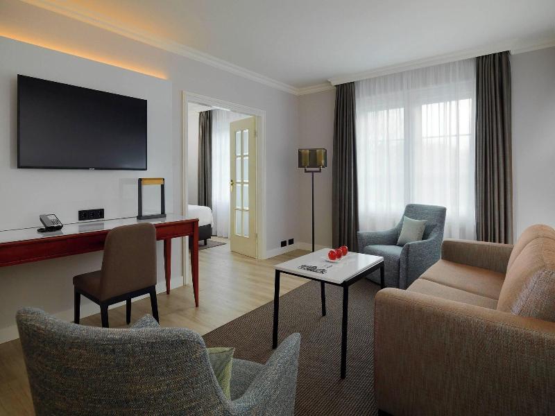 Courtyard Hamburg Airport Hotel image