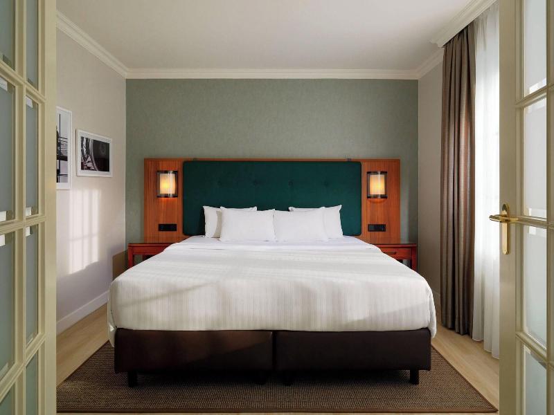 Courtyard Hamburg Airport Hotel image