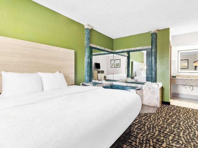 Quality Inn Russellville image