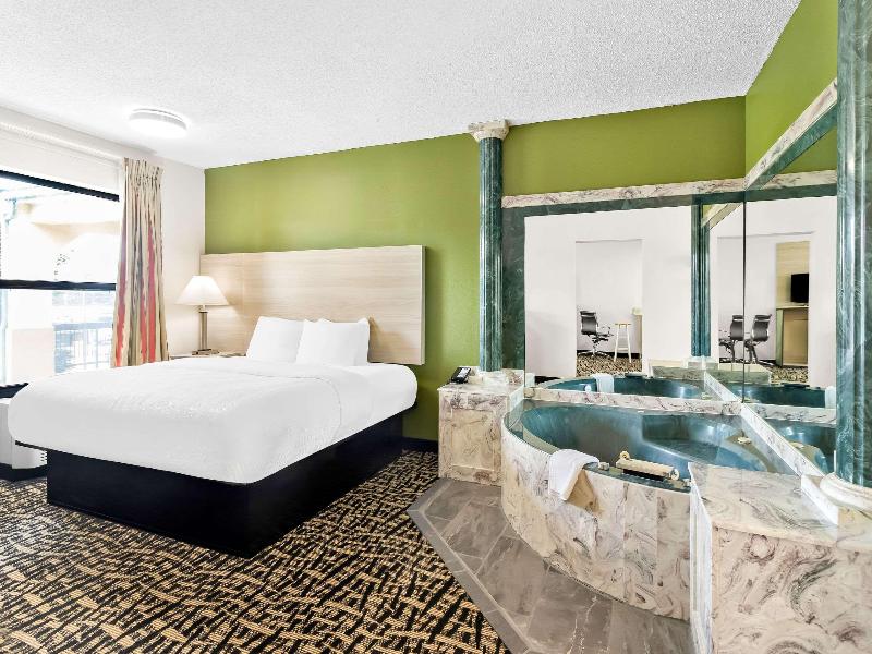 Quality Inn Russellville image