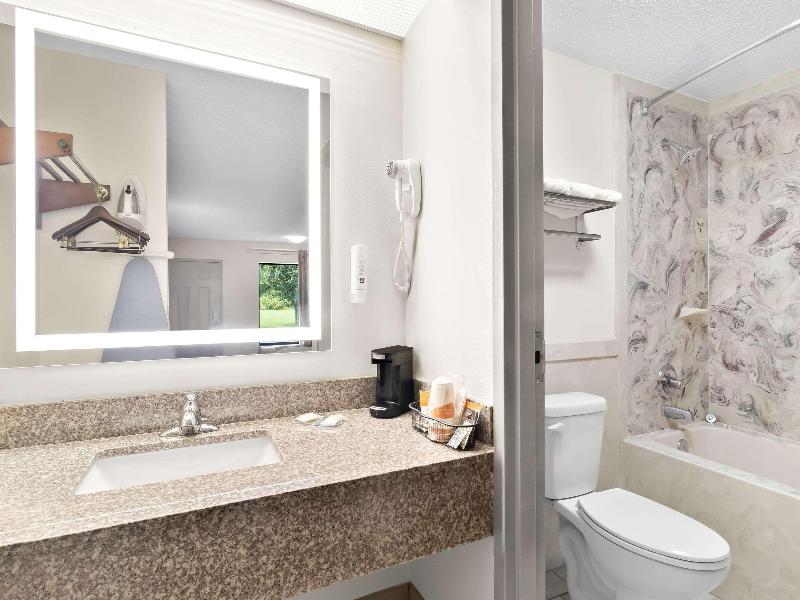 Quality Inn Russellville image